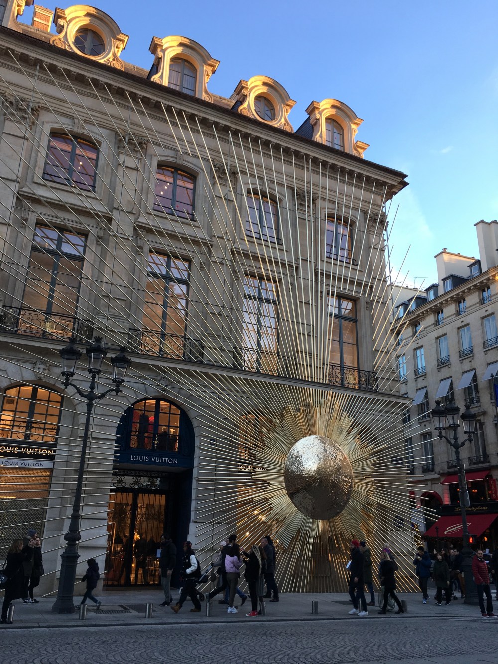 BoutiqueLouisVuitton_2